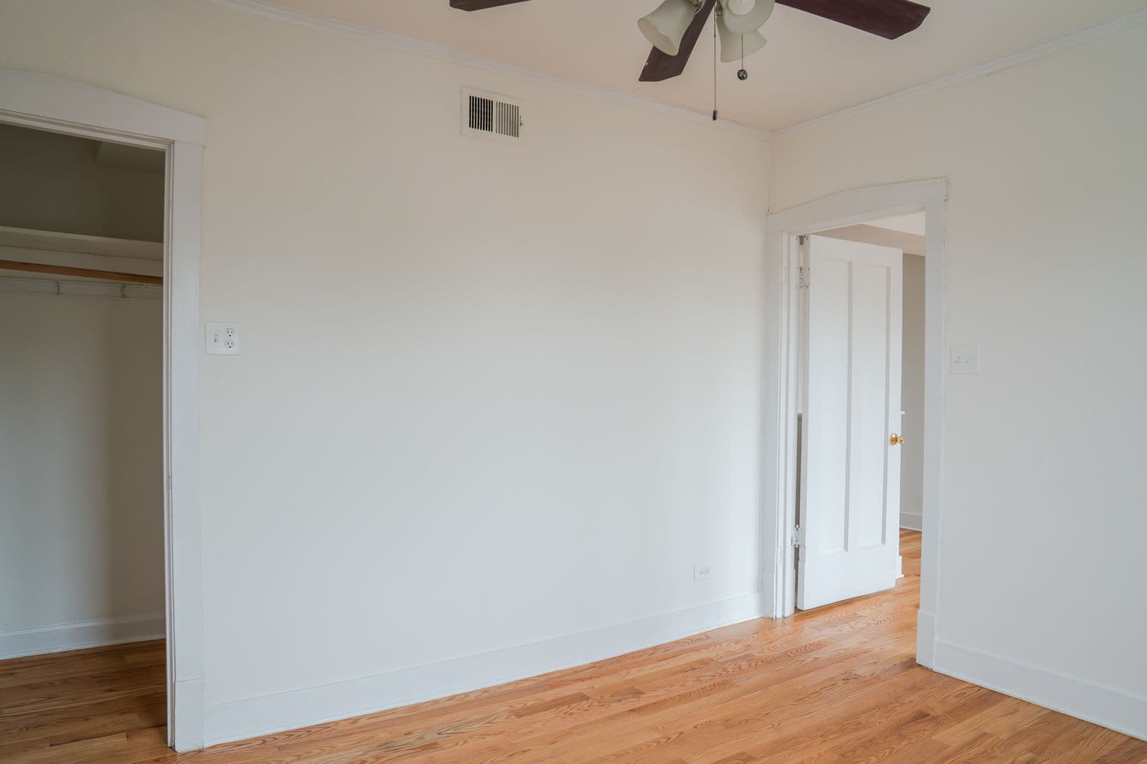 Chicago Apartment: 4804-4806 N. Avers Ave