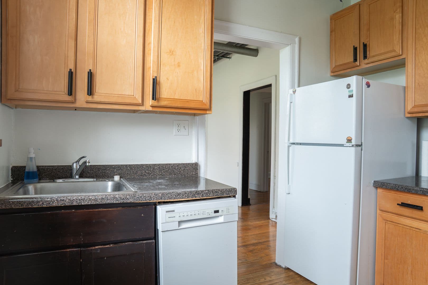 Chicago Apartment: 2557-2565 W. Montrose Ave