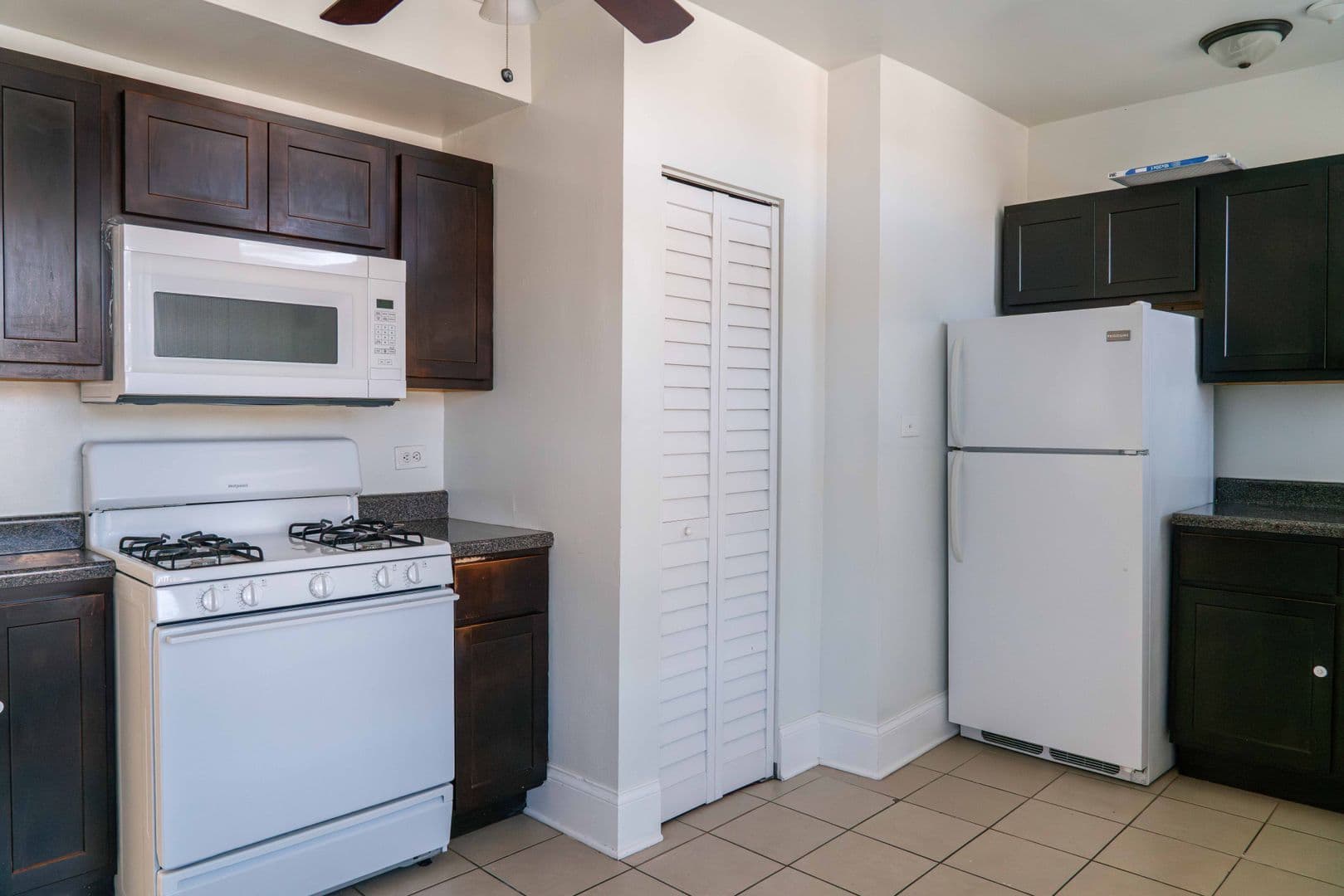 Chicago Apartment: 4804-4806 N. Avers Ave
