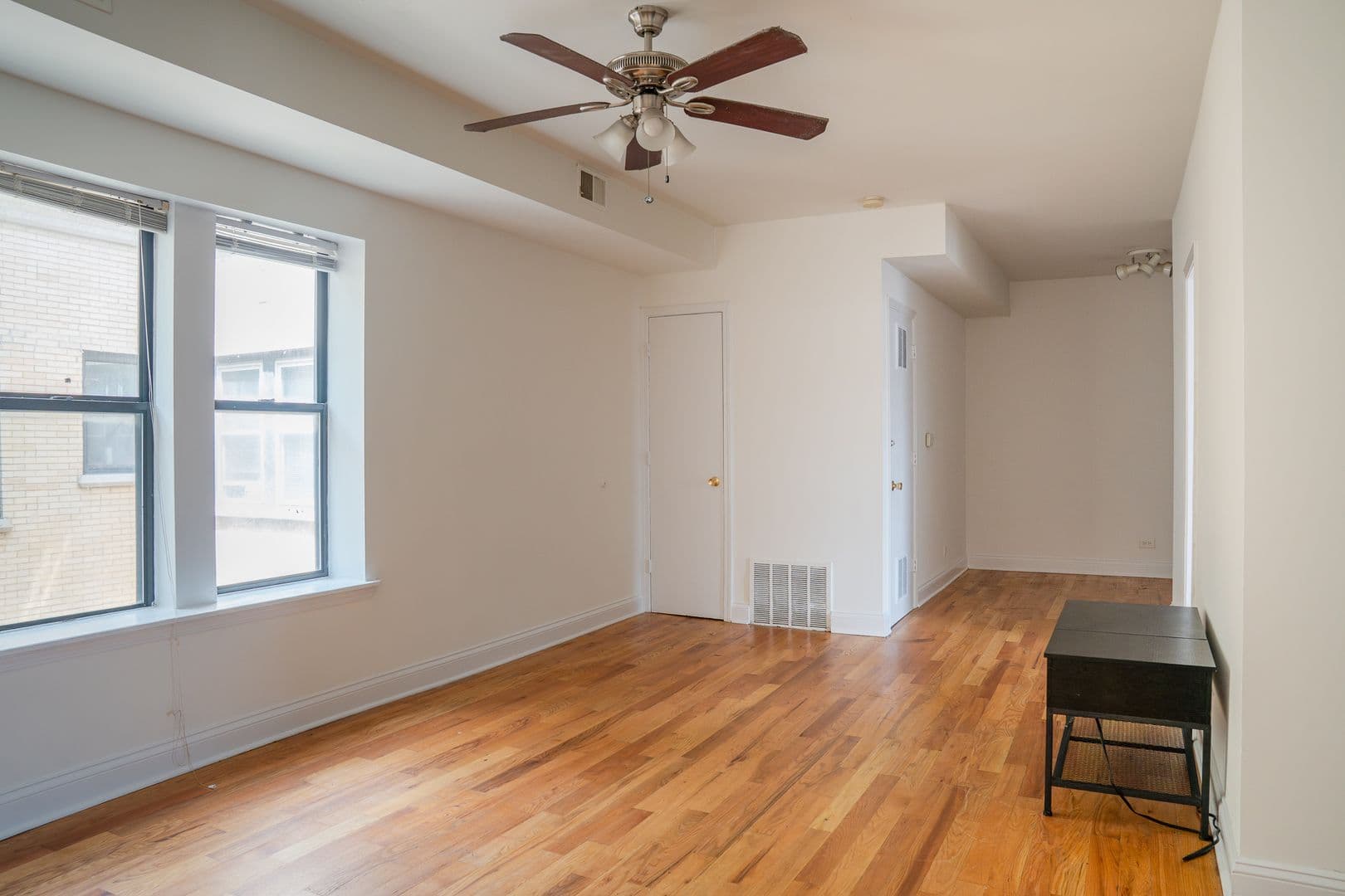 Chicago Apartment: 3146-3170 W. Eastwood Ave
