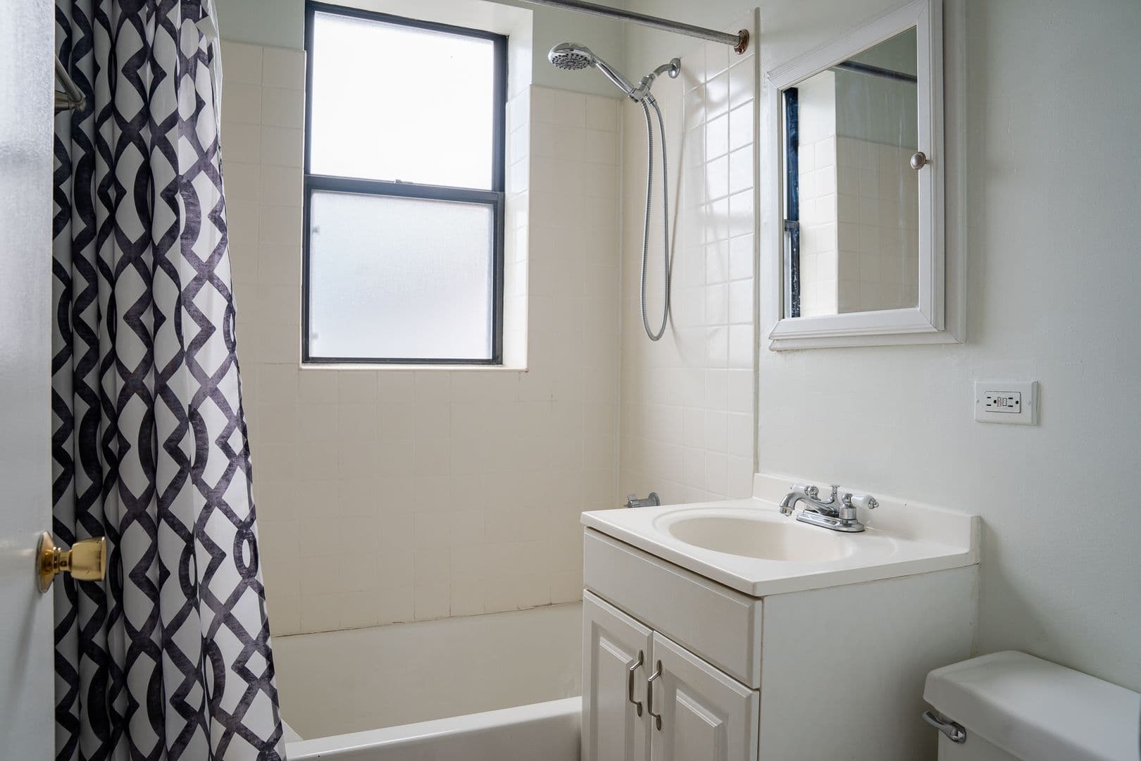 Chicago Apartment: 3146-3170 W. Eastwood Ave