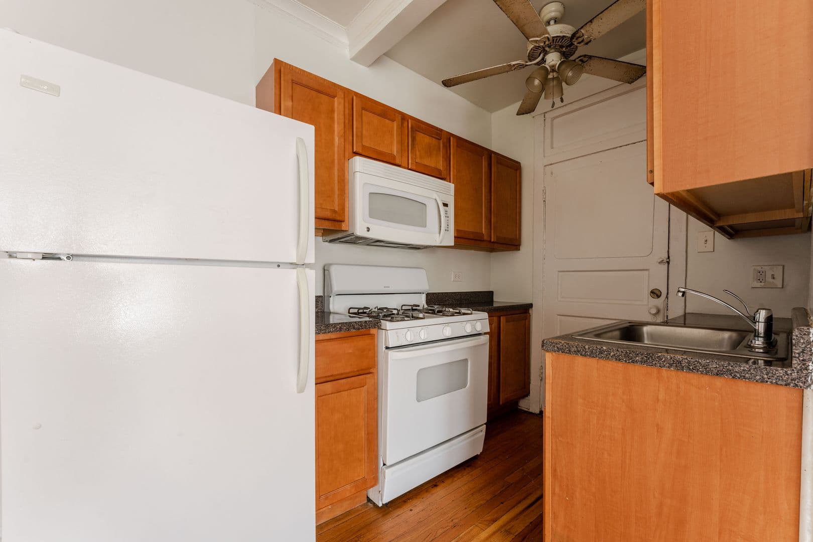Chicago Apartment: 3334-3344 W. Ainslie St.