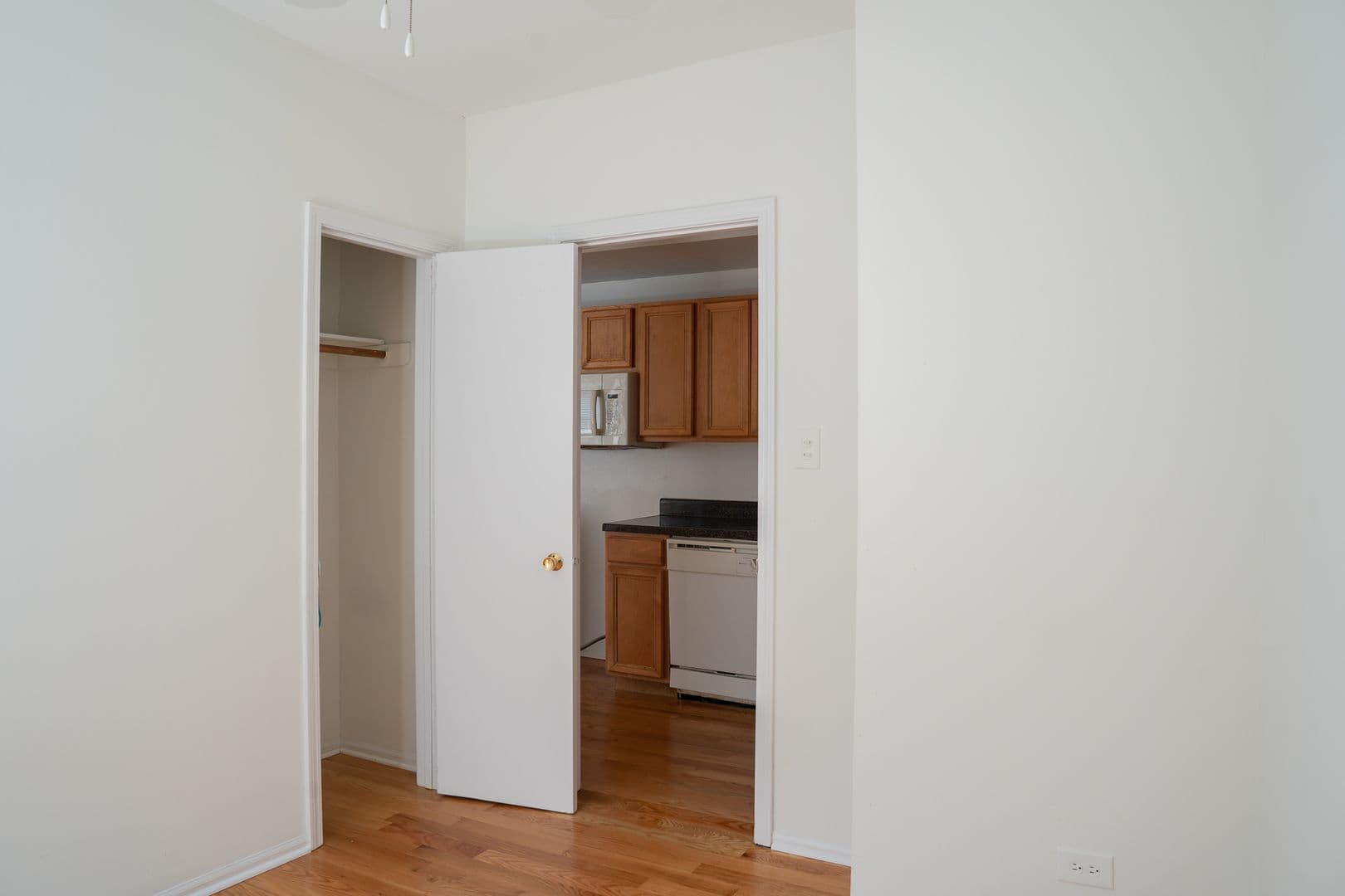Chicago Apartment: 3146-3170 W. Eastwood Ave