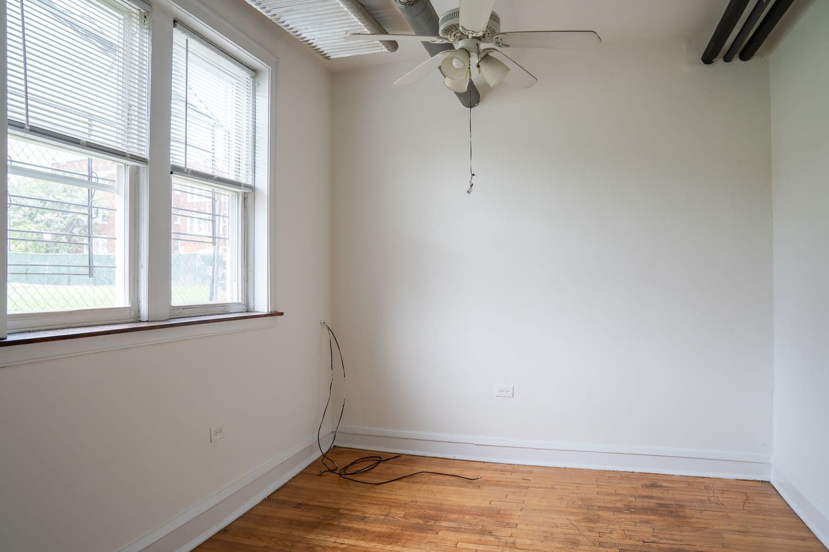 Chicago Apartment: 2557-2565 W. Montrose Ave