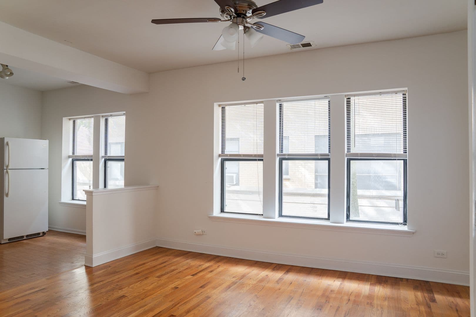 Chicago Apartment: 3146-3170 W. Eastwood Ave