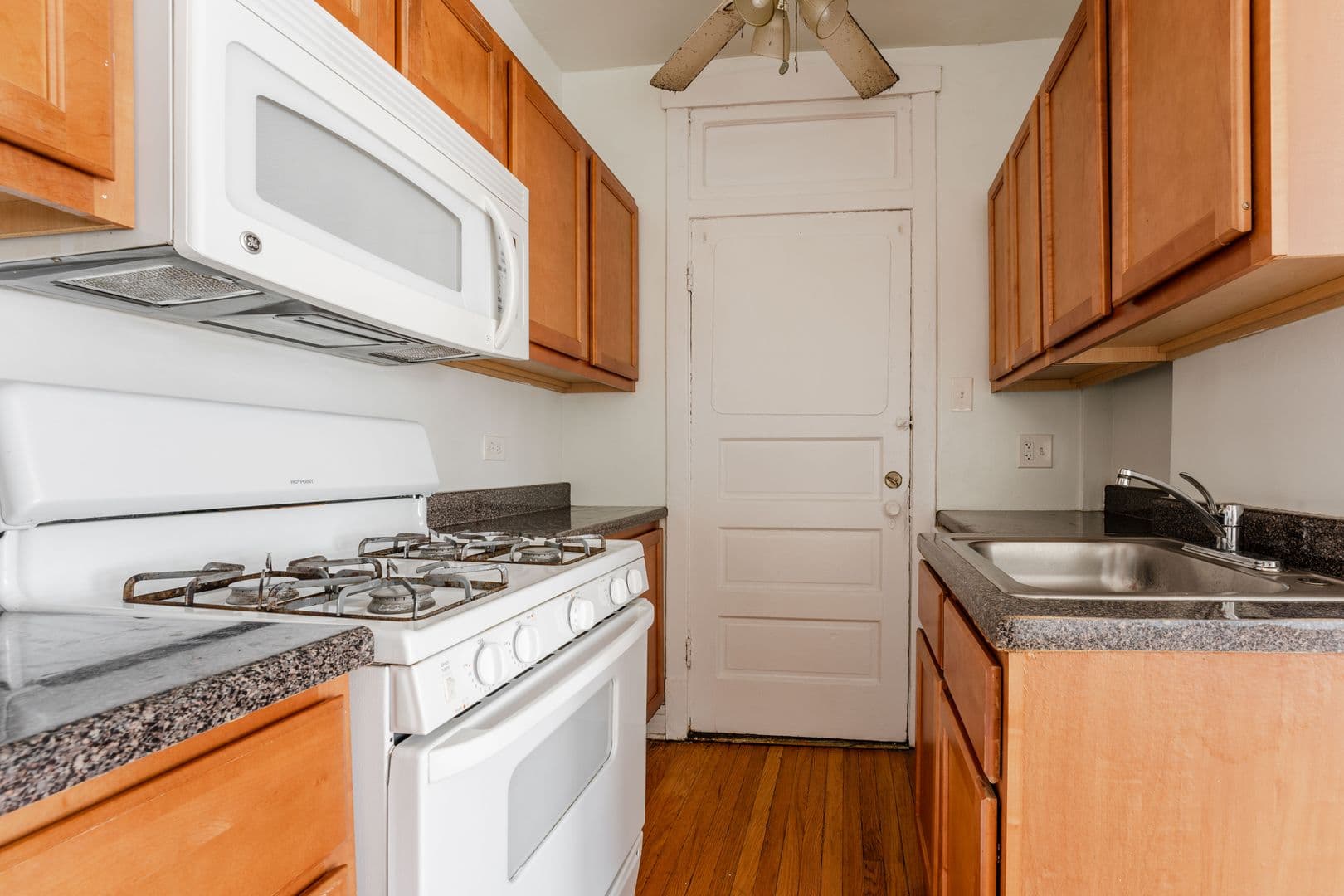 Chicago Apartment: 3334-3344 W. Ainslie St.