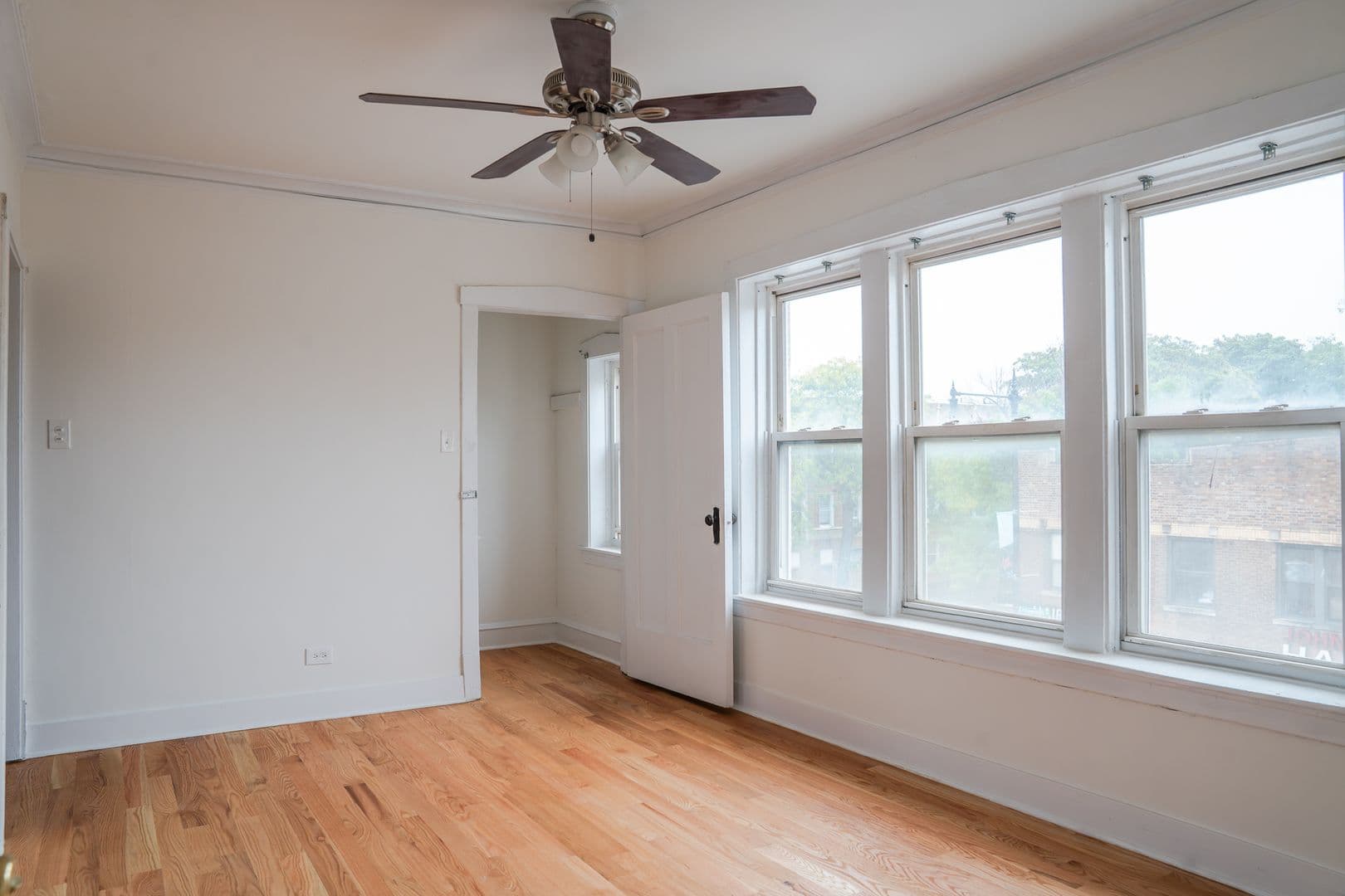 Chicago Apartment: 4804-4806 N. Avers Ave