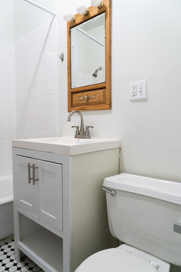 Chicago Apartment: 4440 - 4448 N. Western Ave