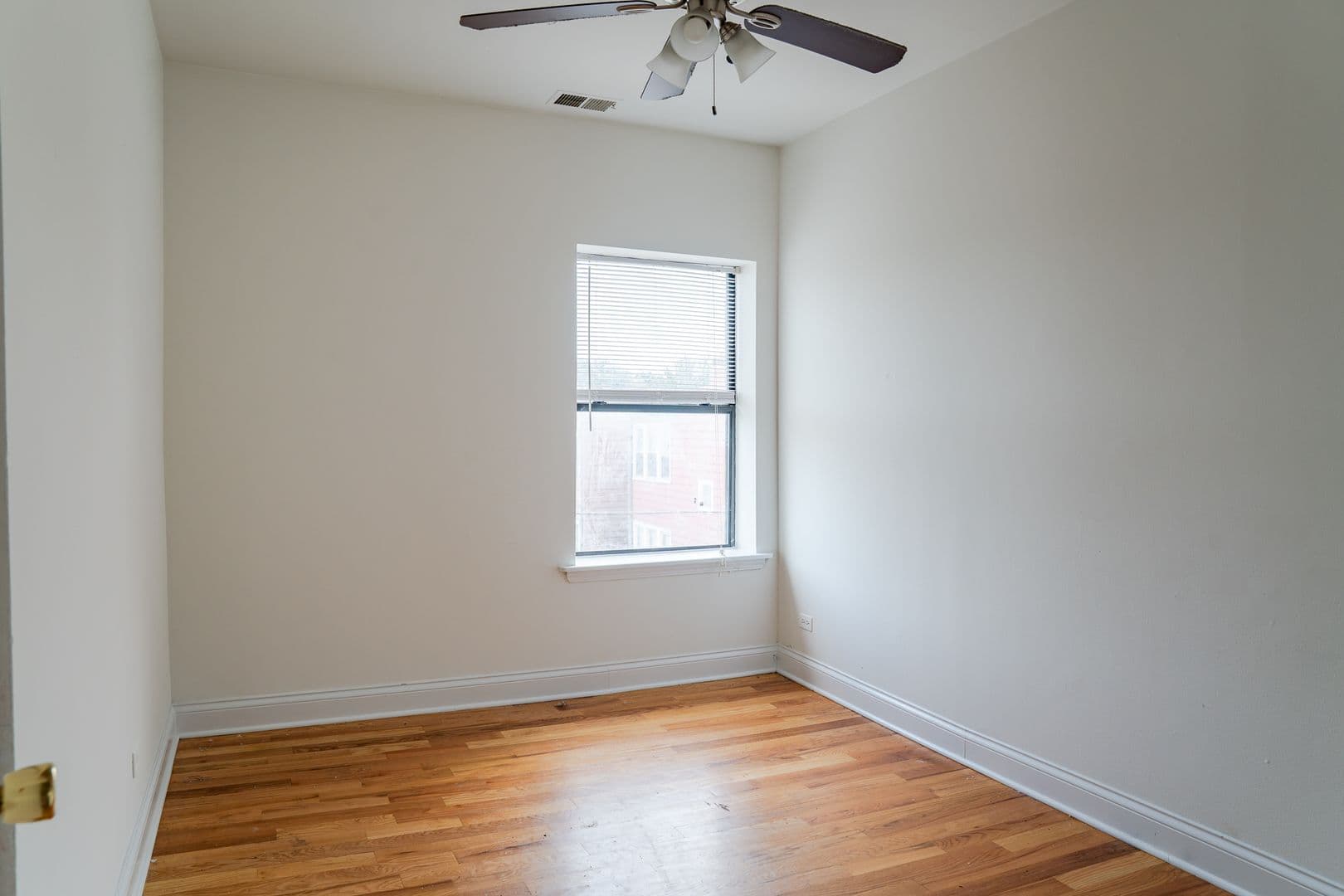 Chicago Apartment: 3146-3170 W. Eastwood Ave