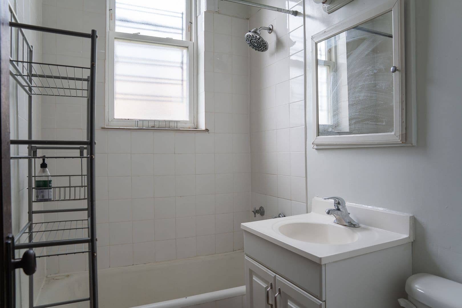 Chicago Apartment: 2557-2565 W. Montrose Ave