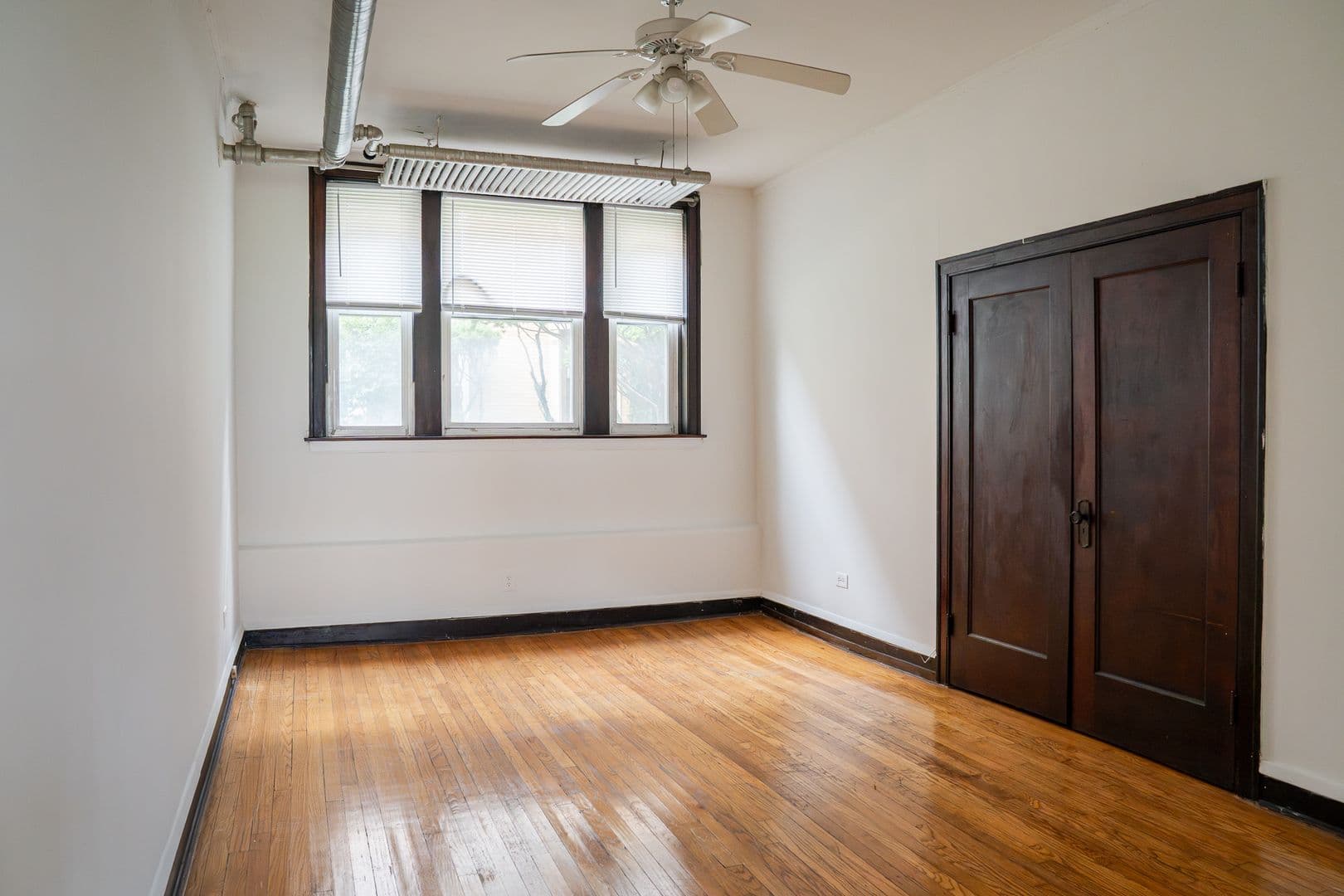 Chicago Apartment: 2557-2565 W. Montrose Ave
