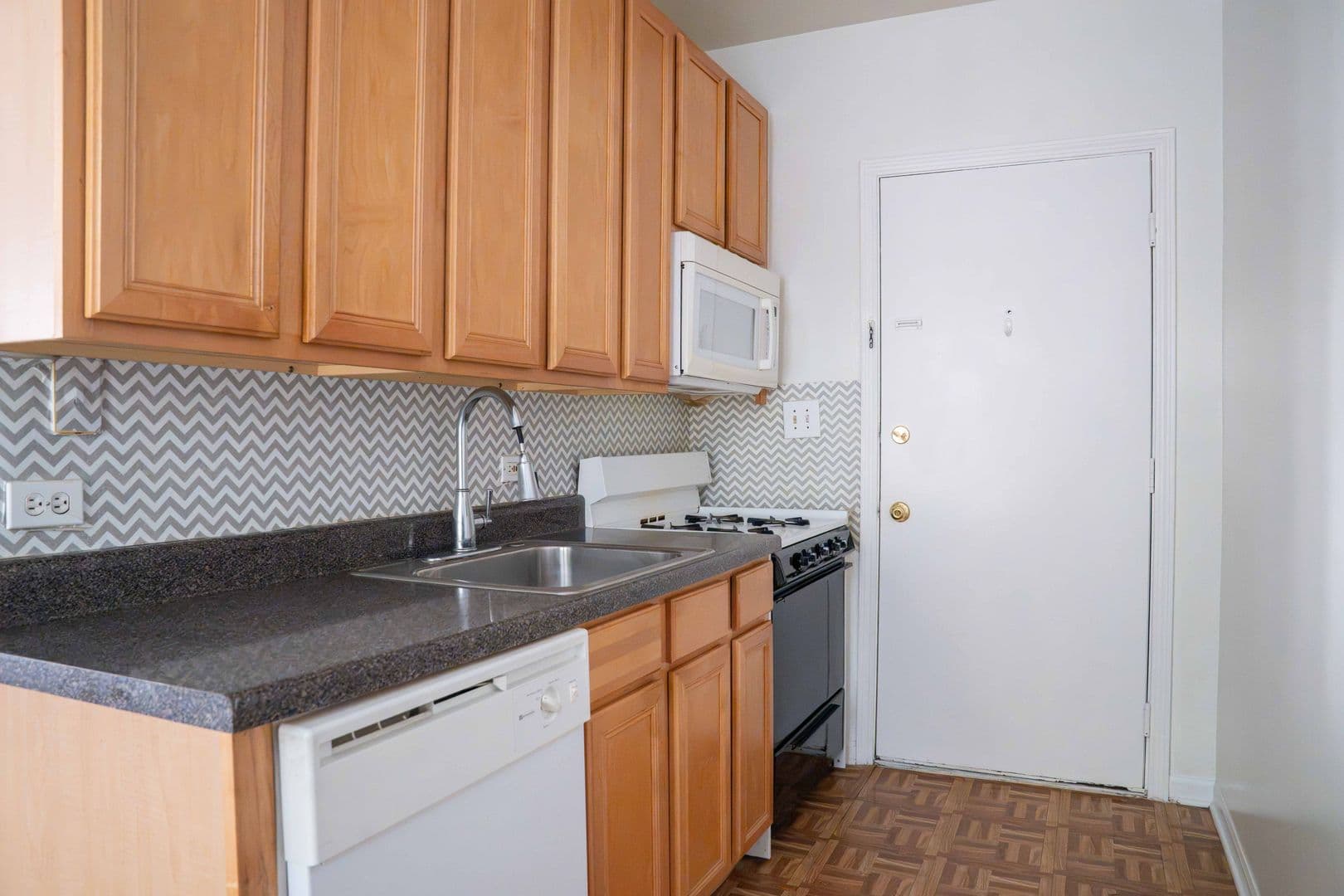 Chicago Apartment: 3146-3170 W. Eastwood Ave