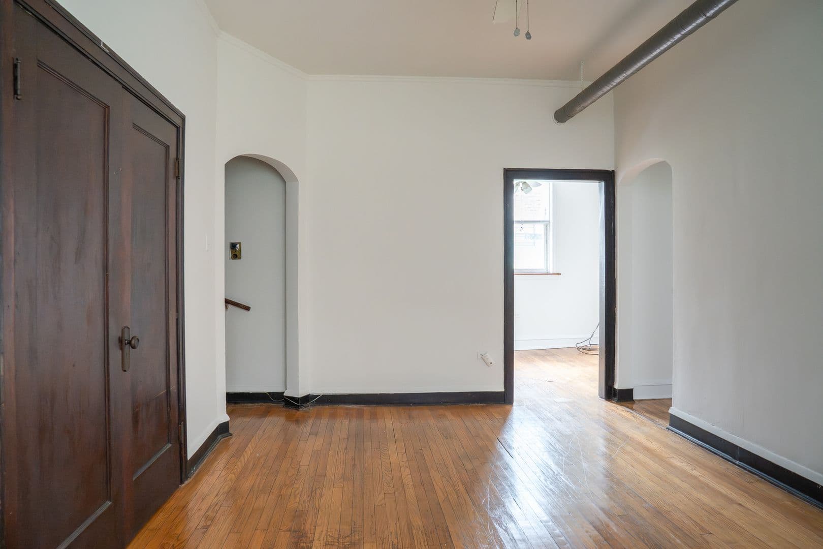 Chicago Apartment: 2557-2565 W. Montrose Ave