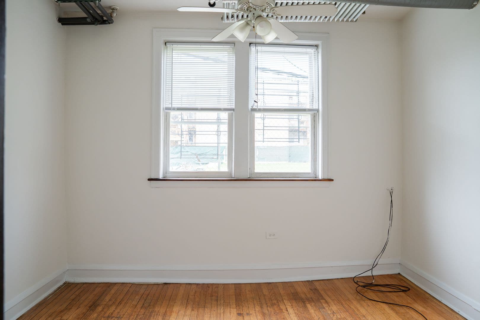 Chicago Apartment: 2557-2565 W. Montrose Ave