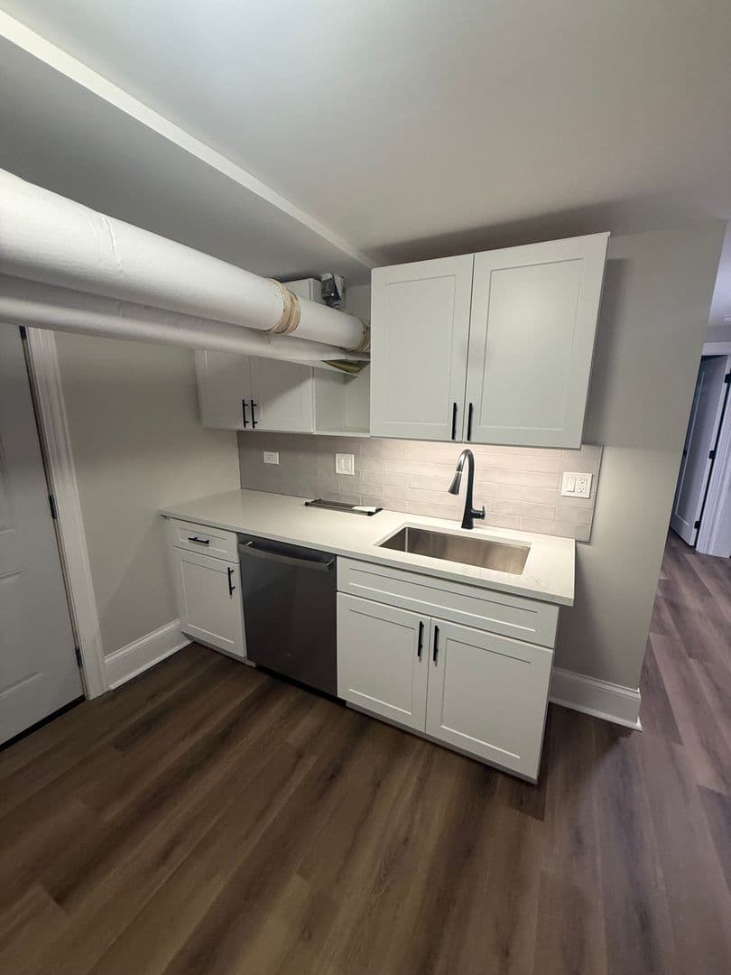 Chicago Apartment: 6414-6416-6418-6422-6424 N Richmond St.