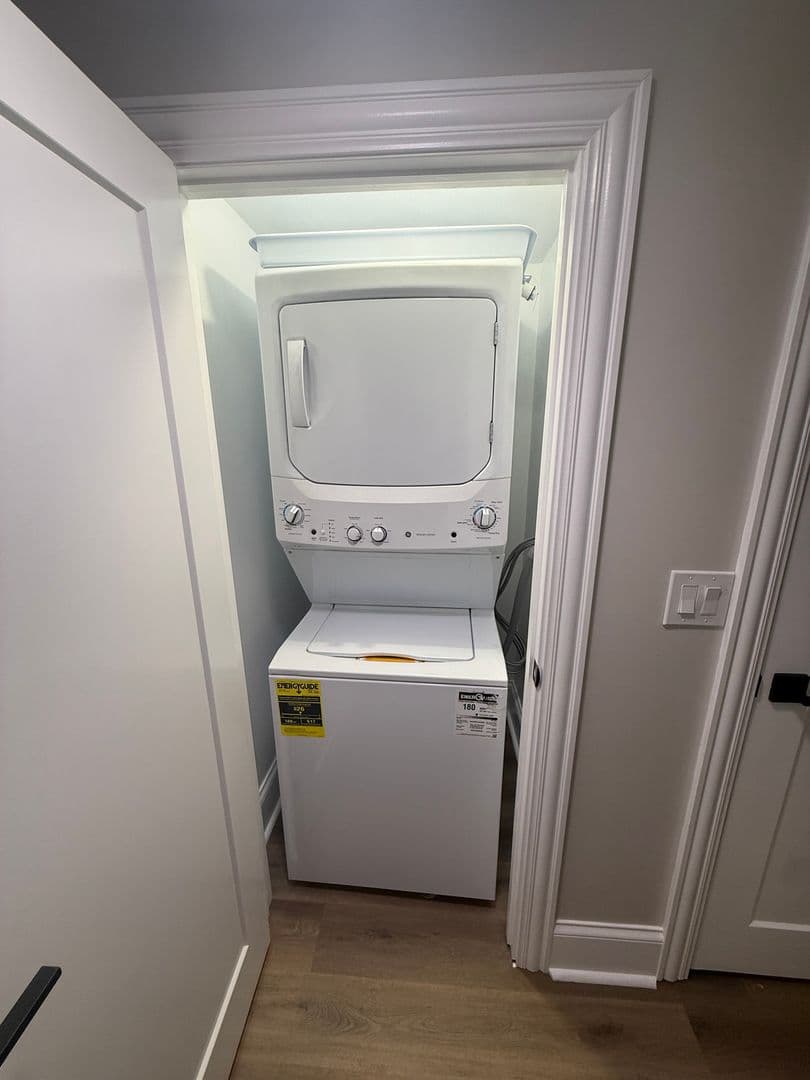 Chicago Apartment: 6414-6416-6418-6422-6424 N Richmond St.