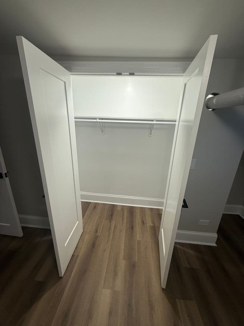 Chicago Apartment: 6414-6416-6418-6422-6424 N Richmond St.