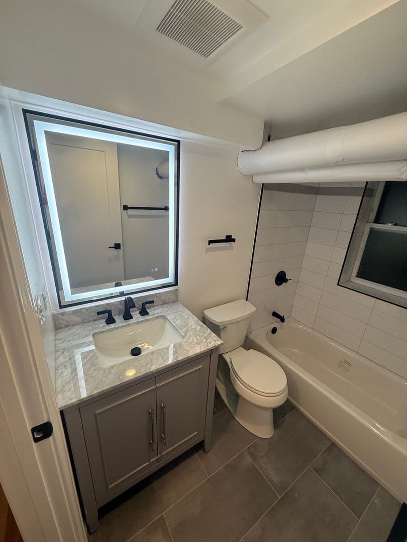 Chicago Apartment: 6414-6416-6418-6422-6424 N Richmond St.
