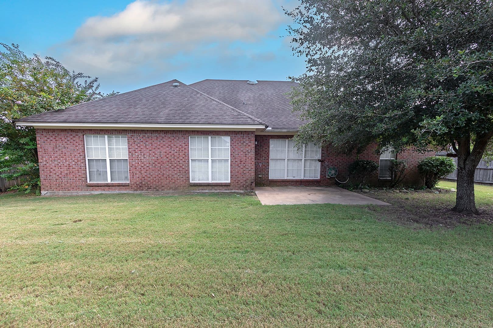 Montgomery House: 1149 Hallwood Lane