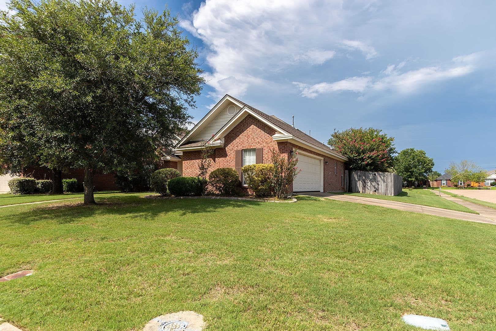 Montgomery House: 1149 Hallwood Lane