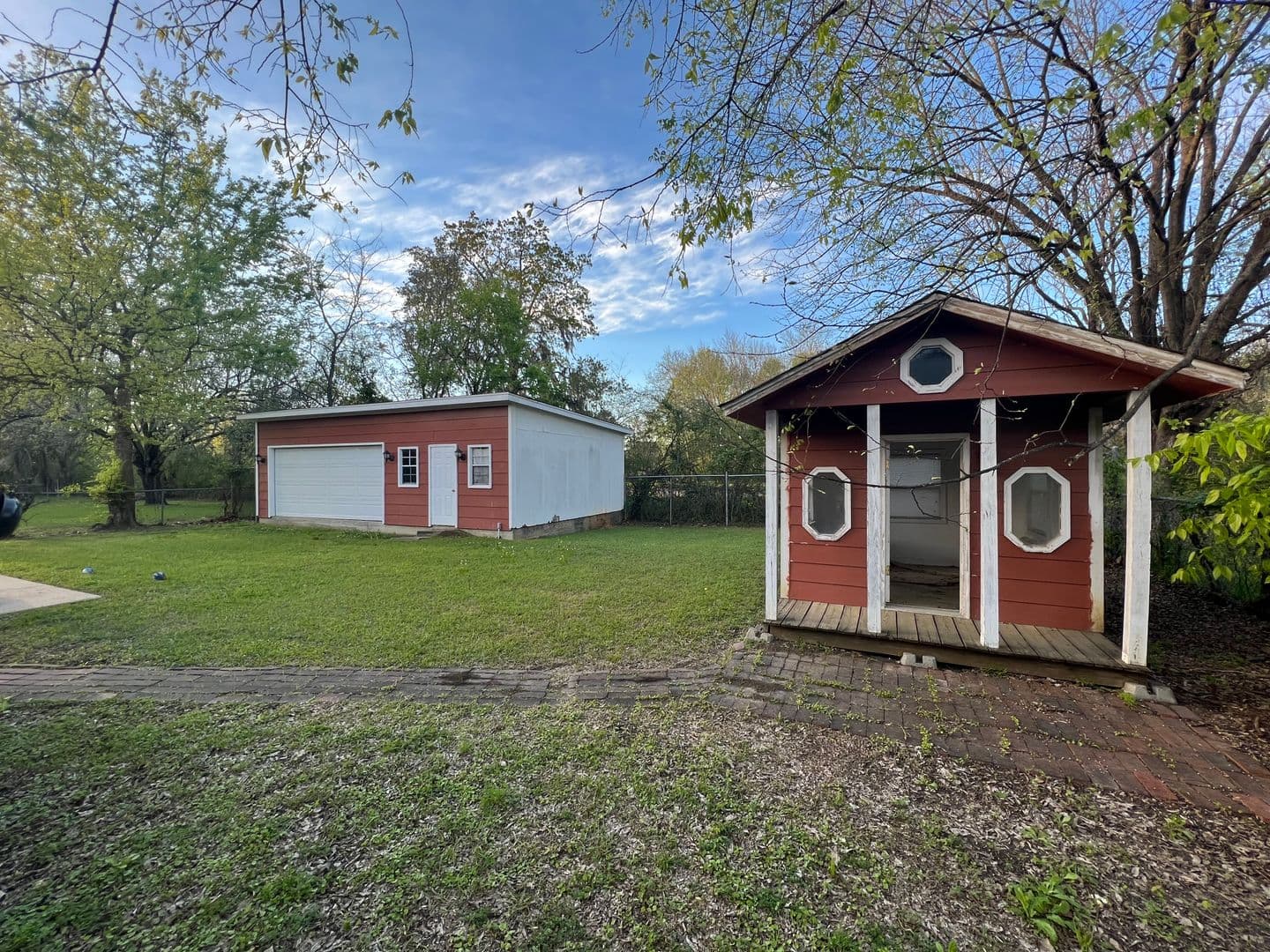 Montgomery House: 2973 Moorcroft Drive