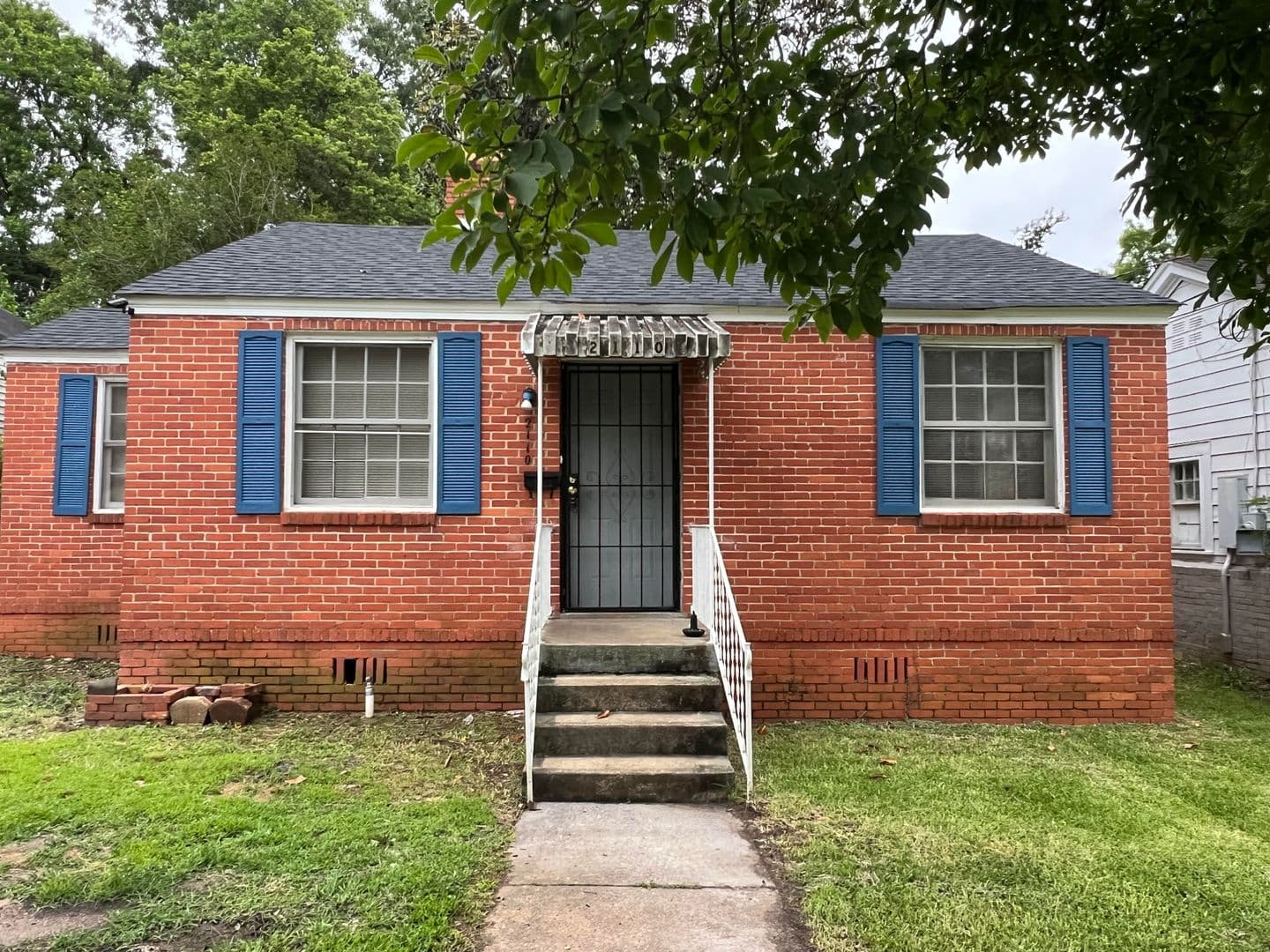 Montgomery House: 2110 Windsor Avenue