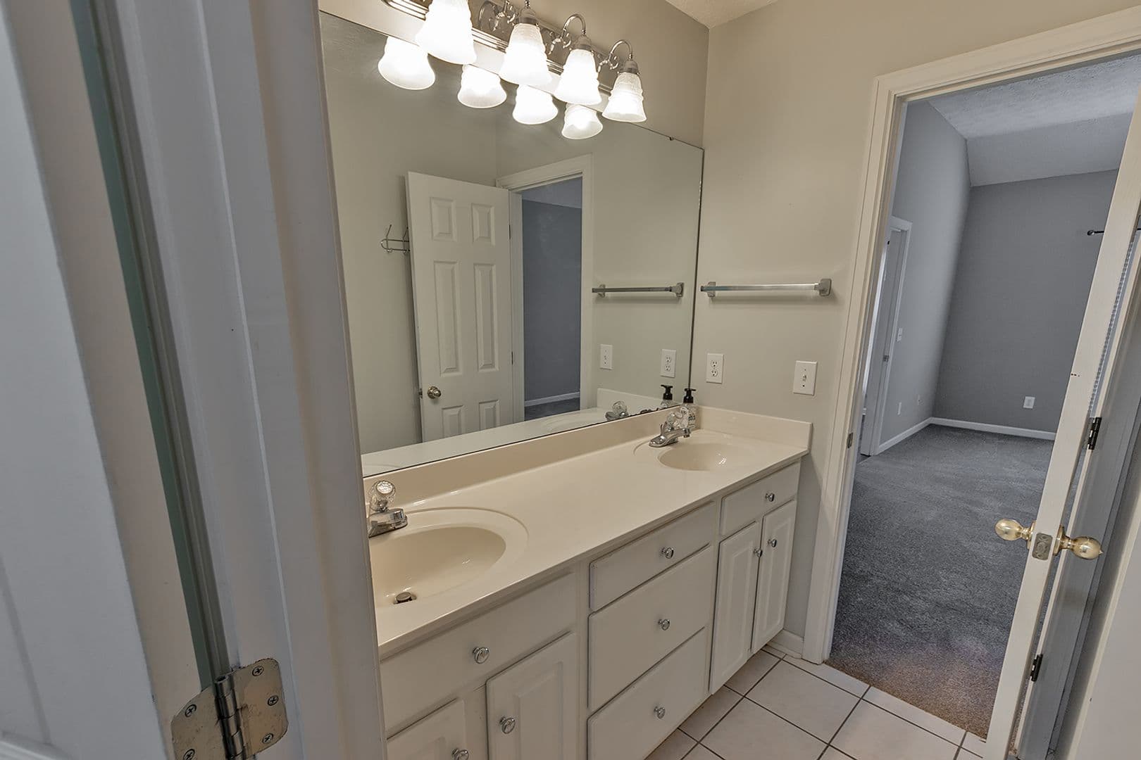 Montgomery House: 1149 Hallwood Lane