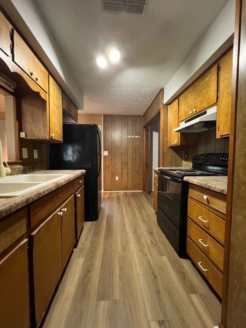 Montgomery House: 2973 Moorcroft Drive