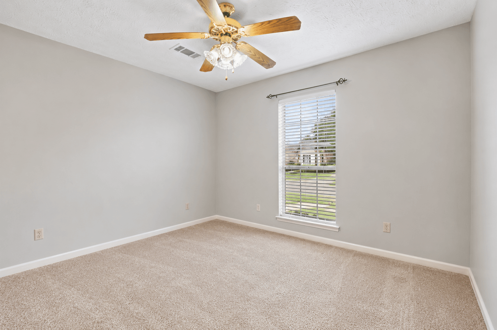 Prattville House: 539 Shelia Boulevard
