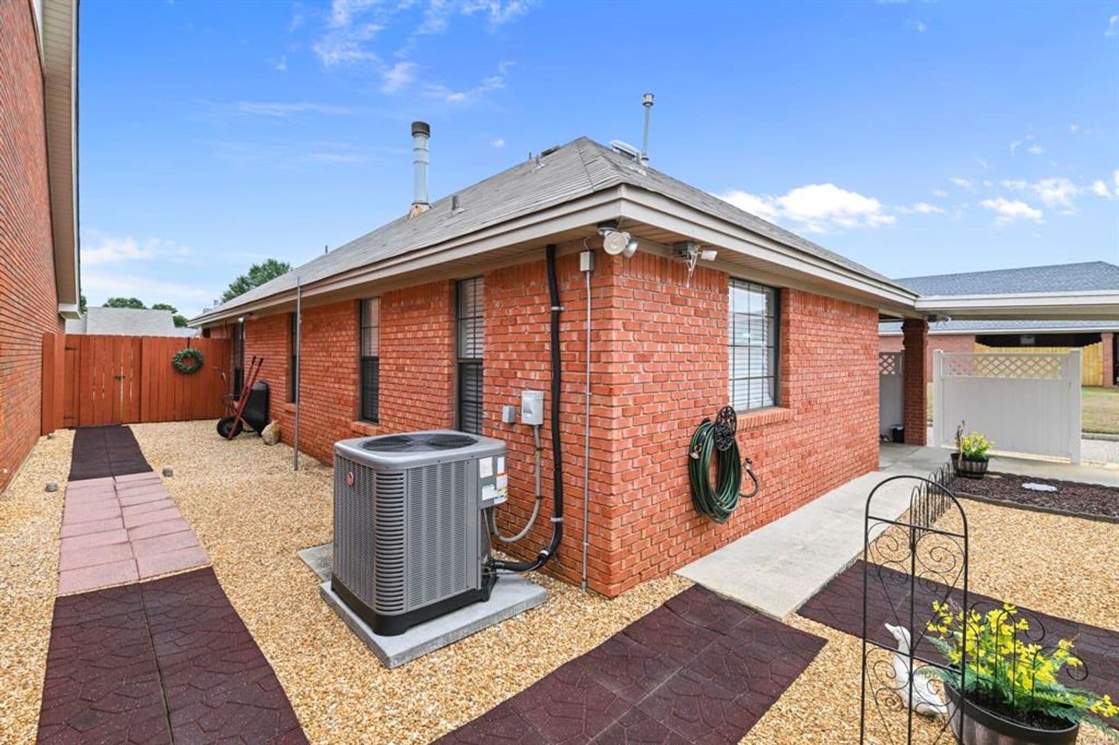 Prattville House: 539 Shelia Boulevard