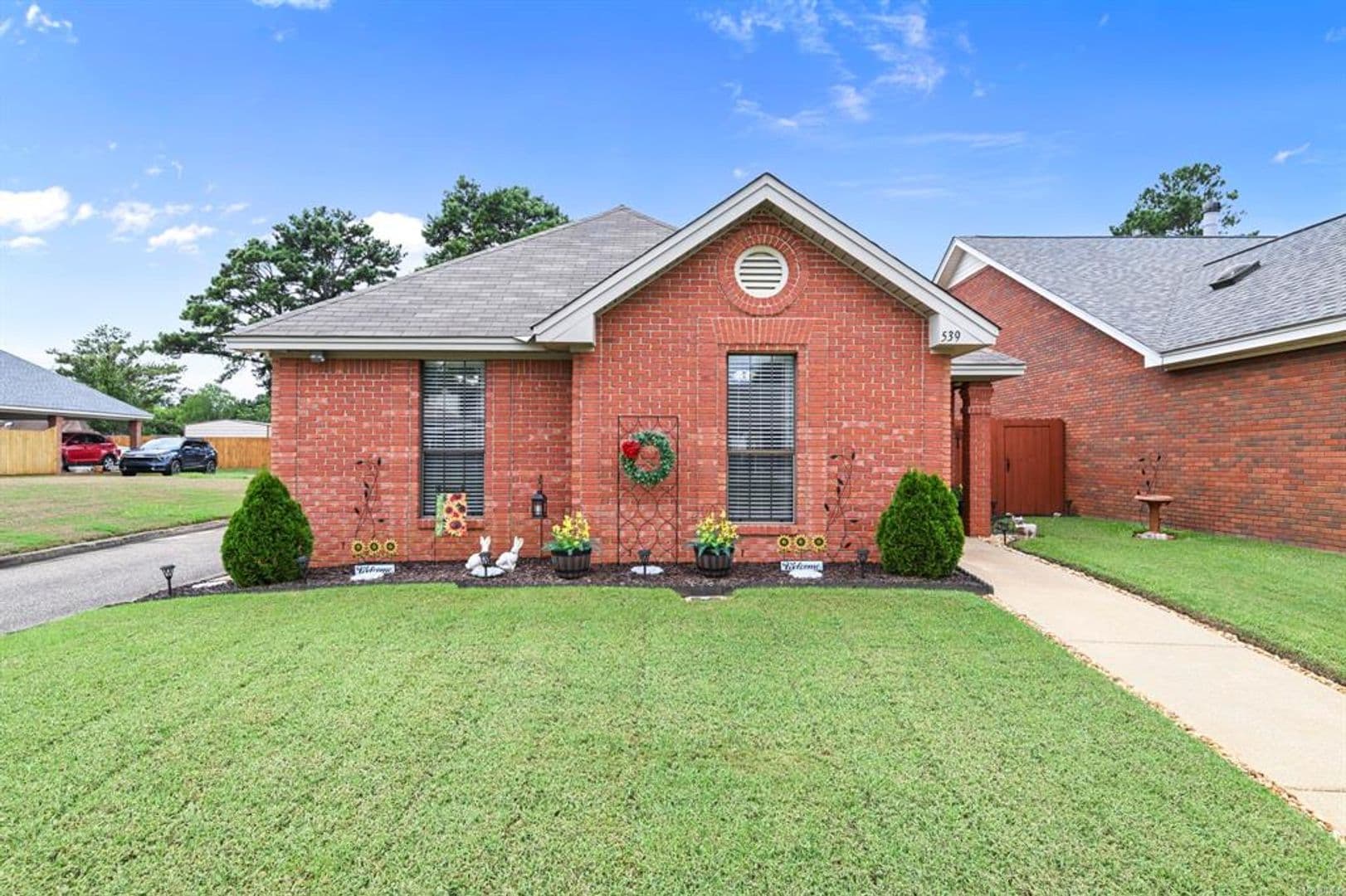 Prattville House: 539 Shelia Boulevard