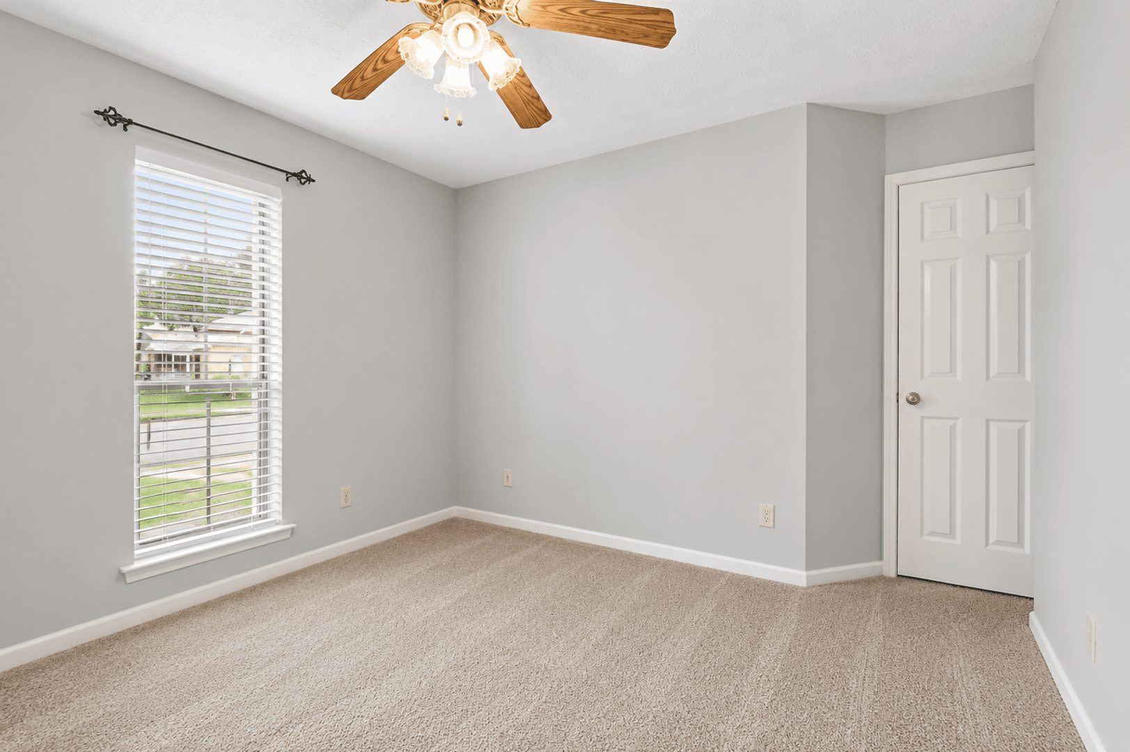 Prattville House: 539 Shelia Boulevard