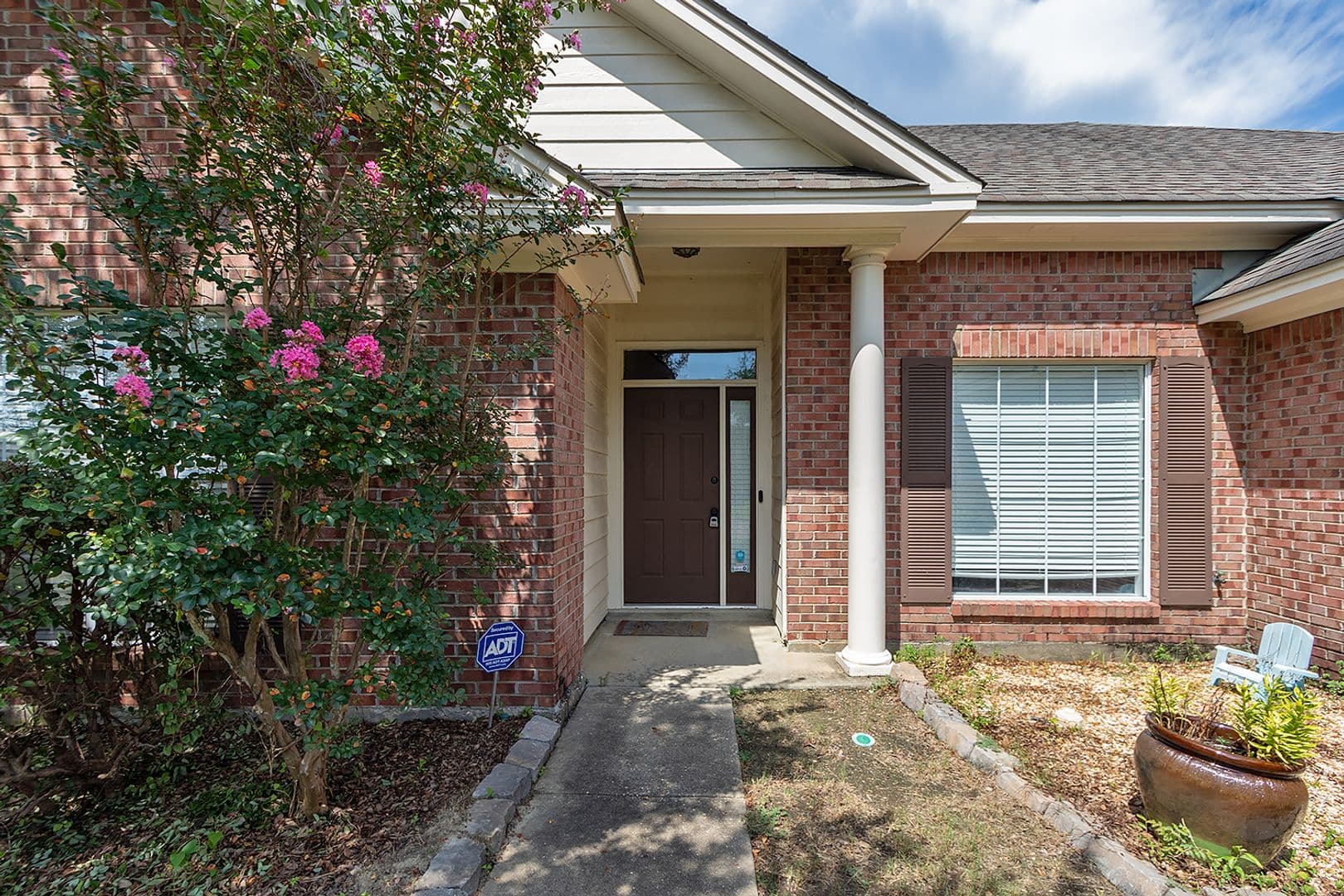 Montgomery House: 1149 Hallwood Lane