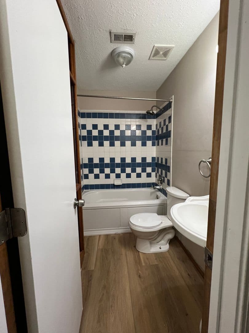 Montgomery House: 2973 Moorcroft Drive