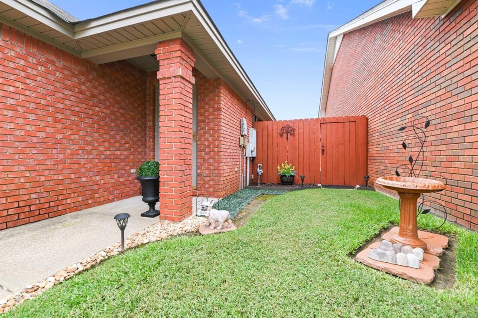 Prattville House: 539 Shelia Boulevard