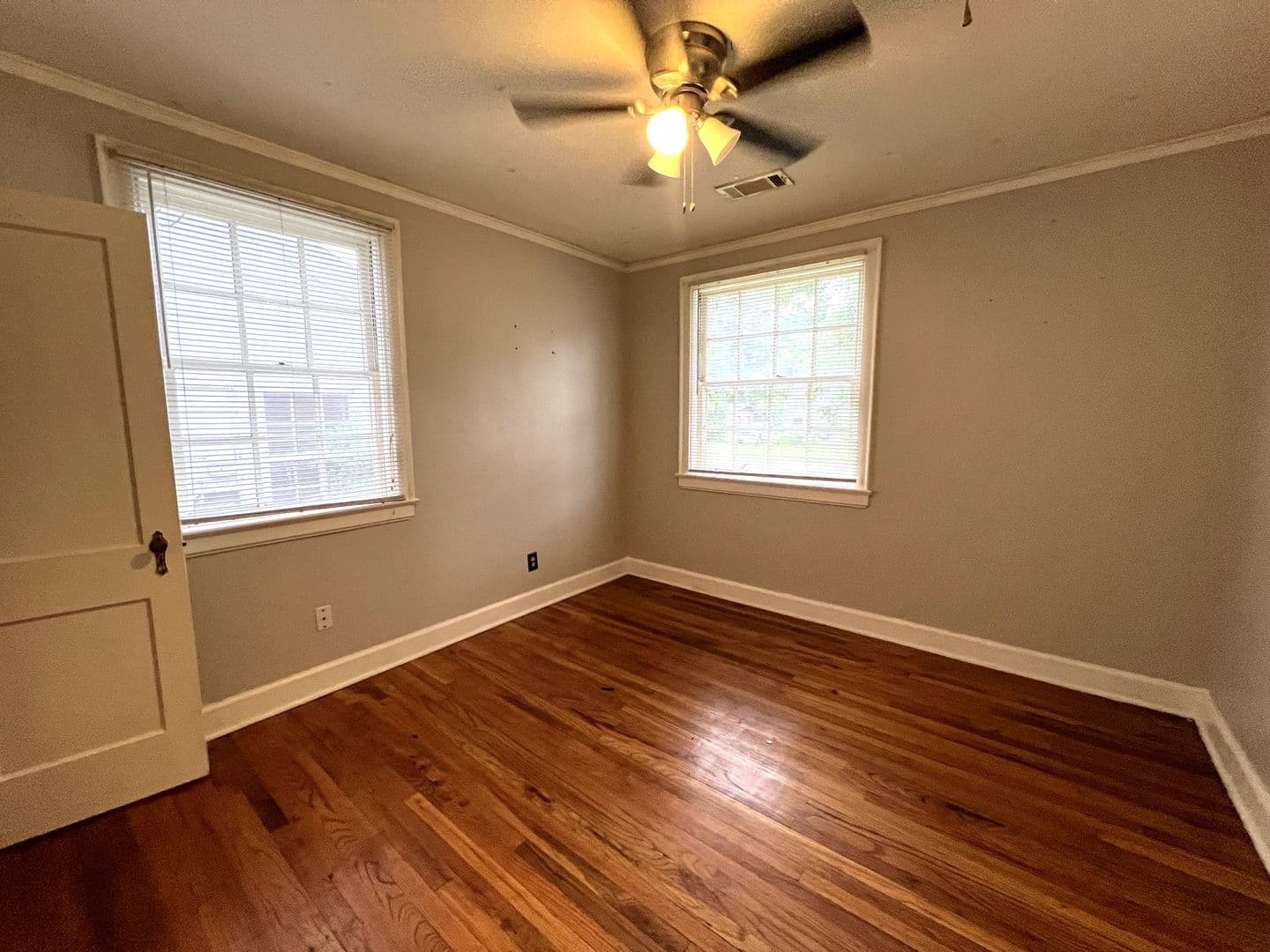 Montgomery House: 2110 Windsor Avenue