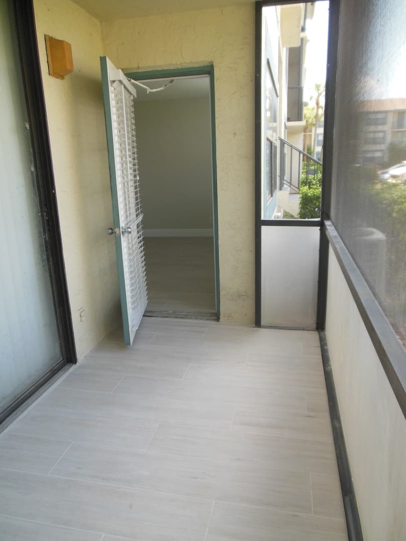 West Palm Beach Condo: 728 Executive Center Dr., #110