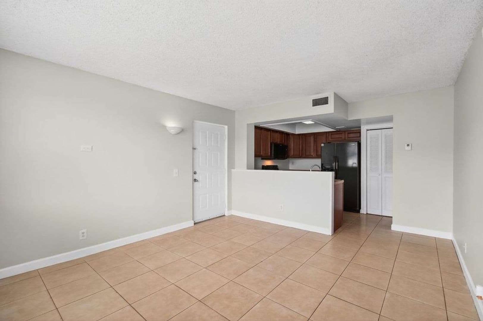 West Palm Beach Condo: 752 Executive Center Dr., #15