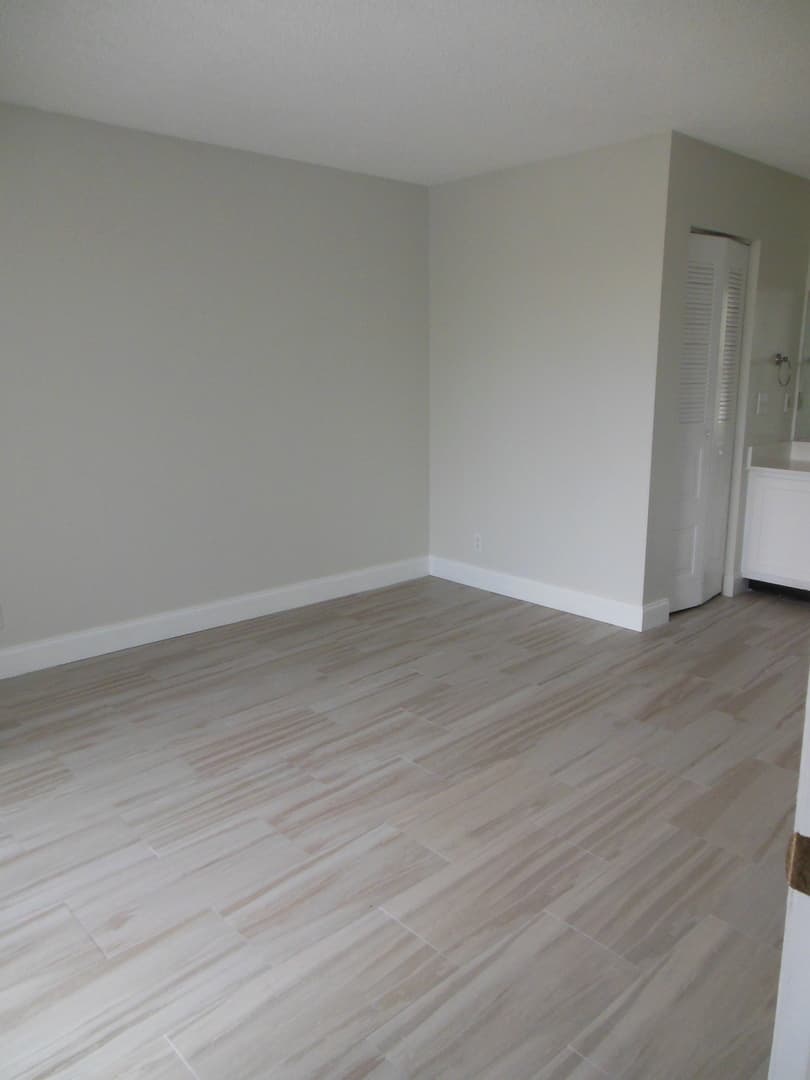 West Palm Beach Condo: 728 Executive Center Dr., #110