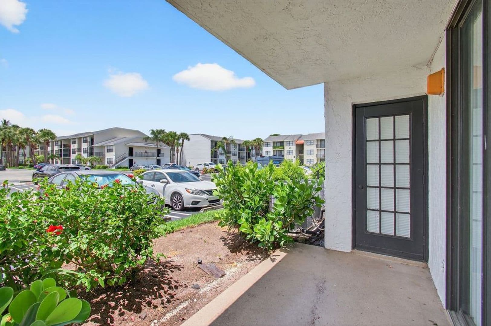 West Palm Beach Condo: 752 Executive Center Dr., #11