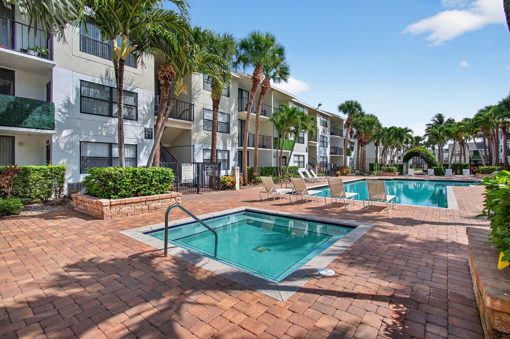 West Palm Beach Condo: 752 Executive Center Dr., #15