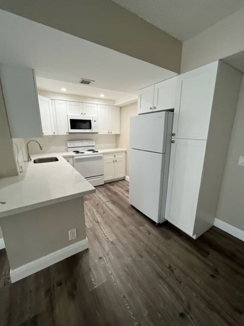 West Palm Beach Condo: 706 Executive Center Dr., #26