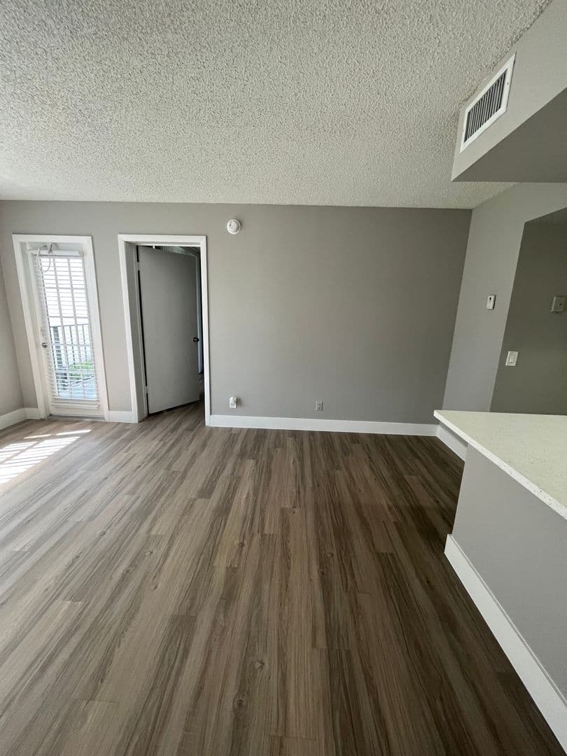 West Palm Beach Condo: 752 Executive Center Dr., #28