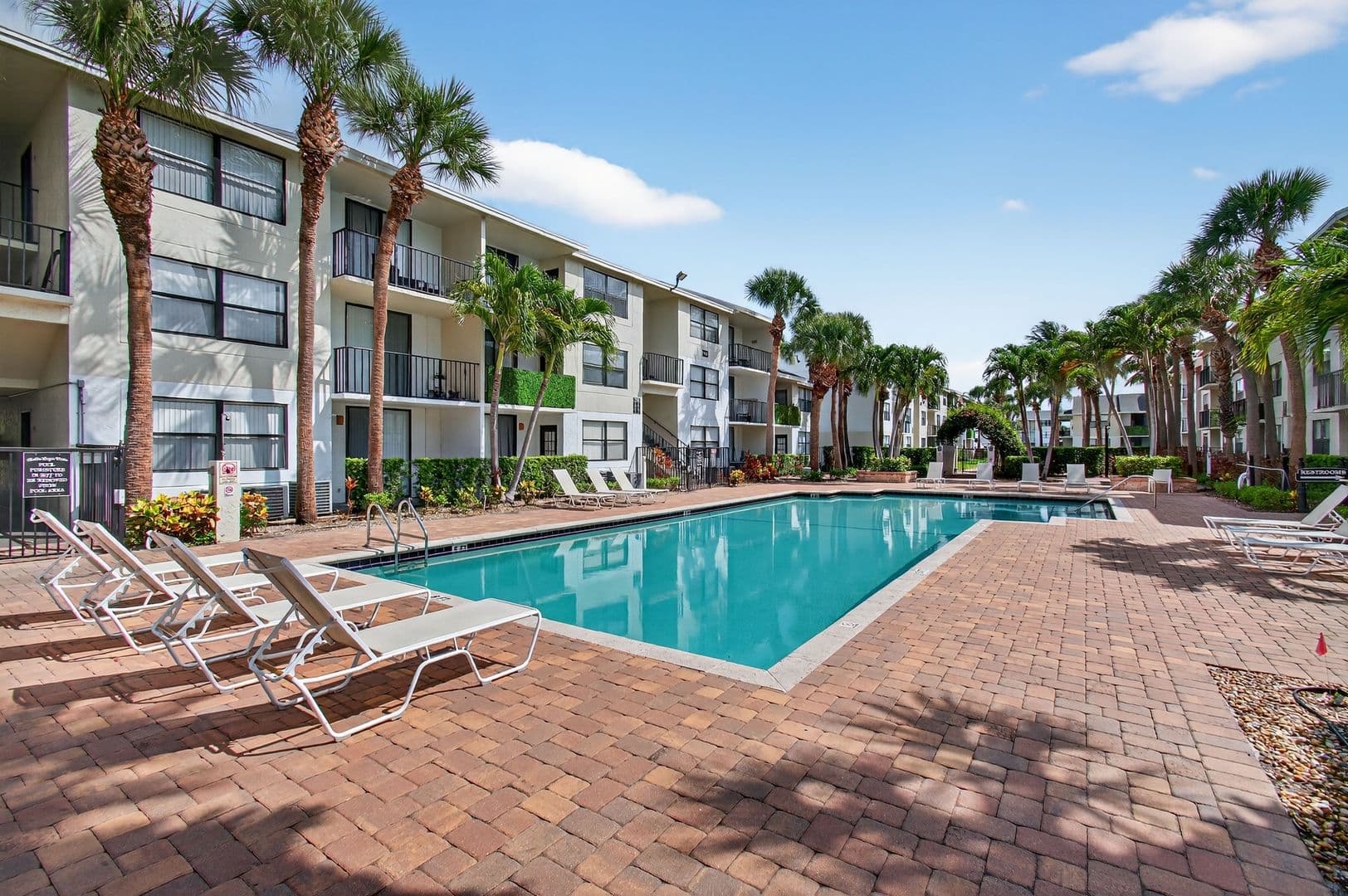 West Palm Beach Condo: 706 Executive Center Dr., #24