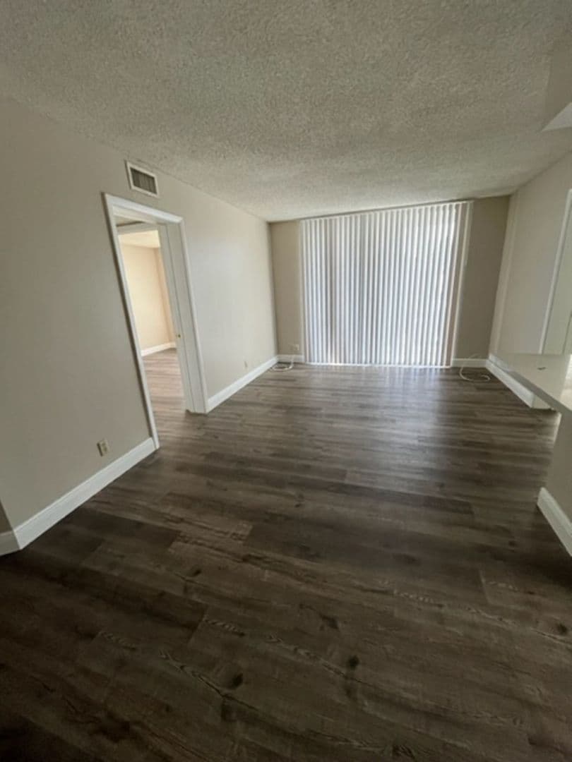West Palm Beach Condo: 706 Executive Center Dr., #26