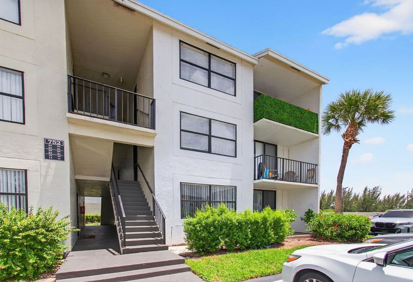 West Palm Beach Condo: 752 Executive Center Dr., #11