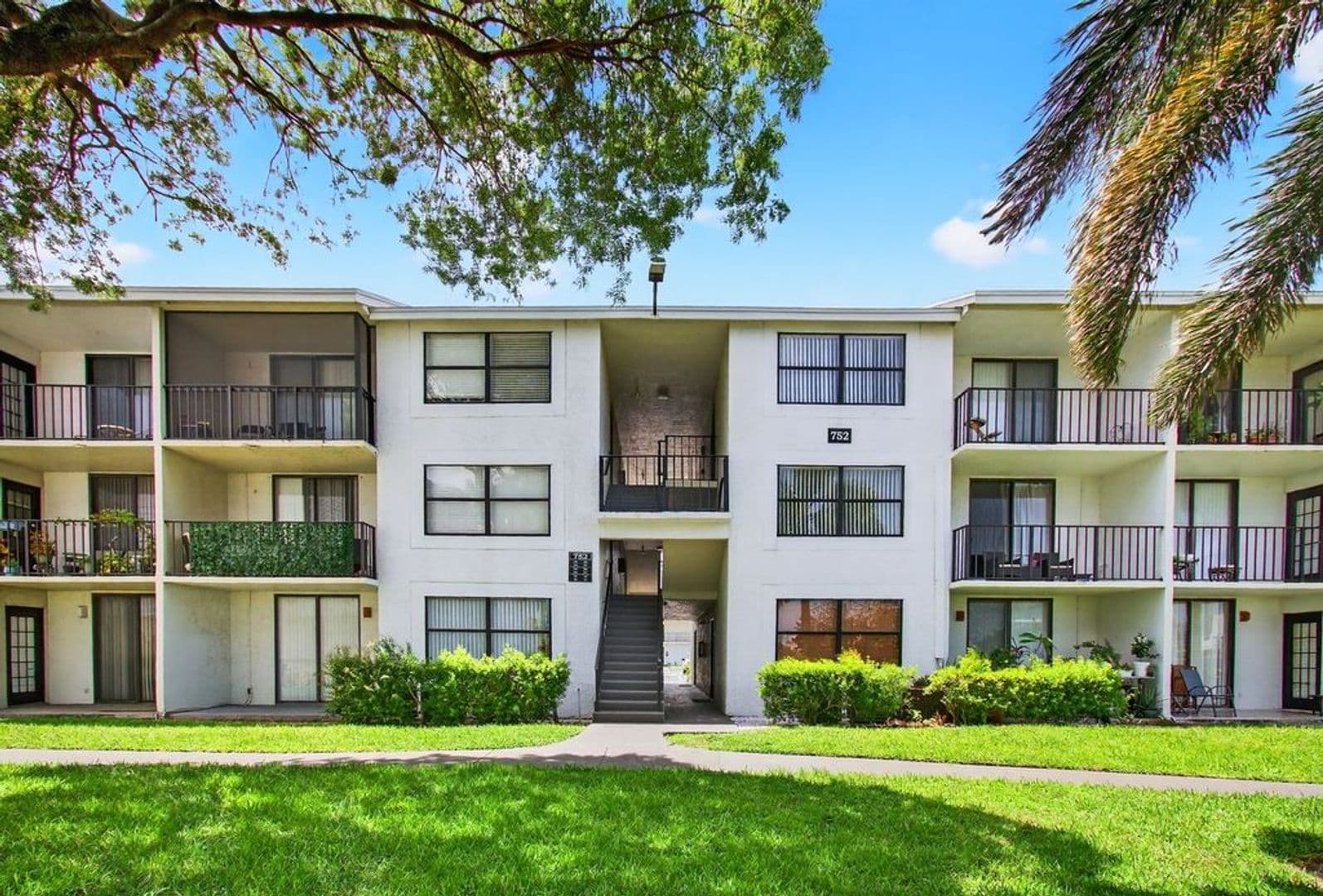 West Palm Beach Condo: 752 Executive Center Dr., #15