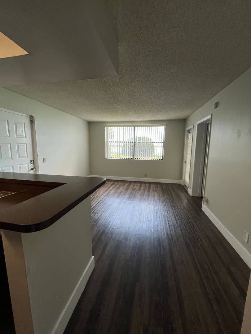 West Palm Beach Condo: 714 Executive Center Dr., #14