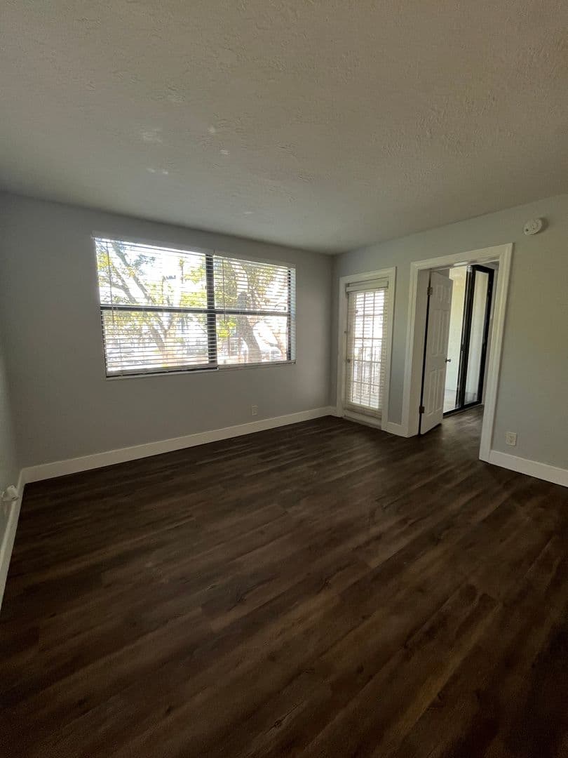 West Palm Beach Condo: 700 Executive Center Dr., #212