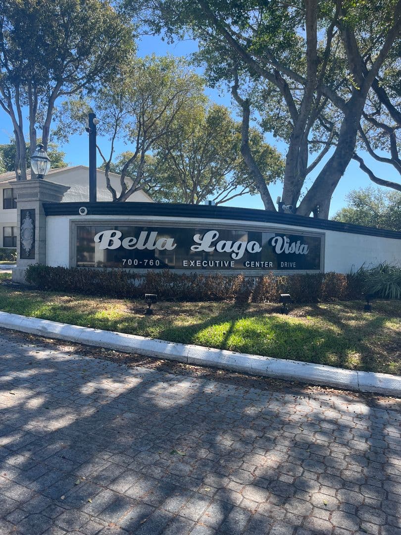 West Palm Beach Condo: 728 Executive Center Dr., #110